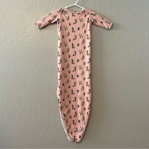 ⭐️Cozys pink cactus print infant gown size 0-3 months